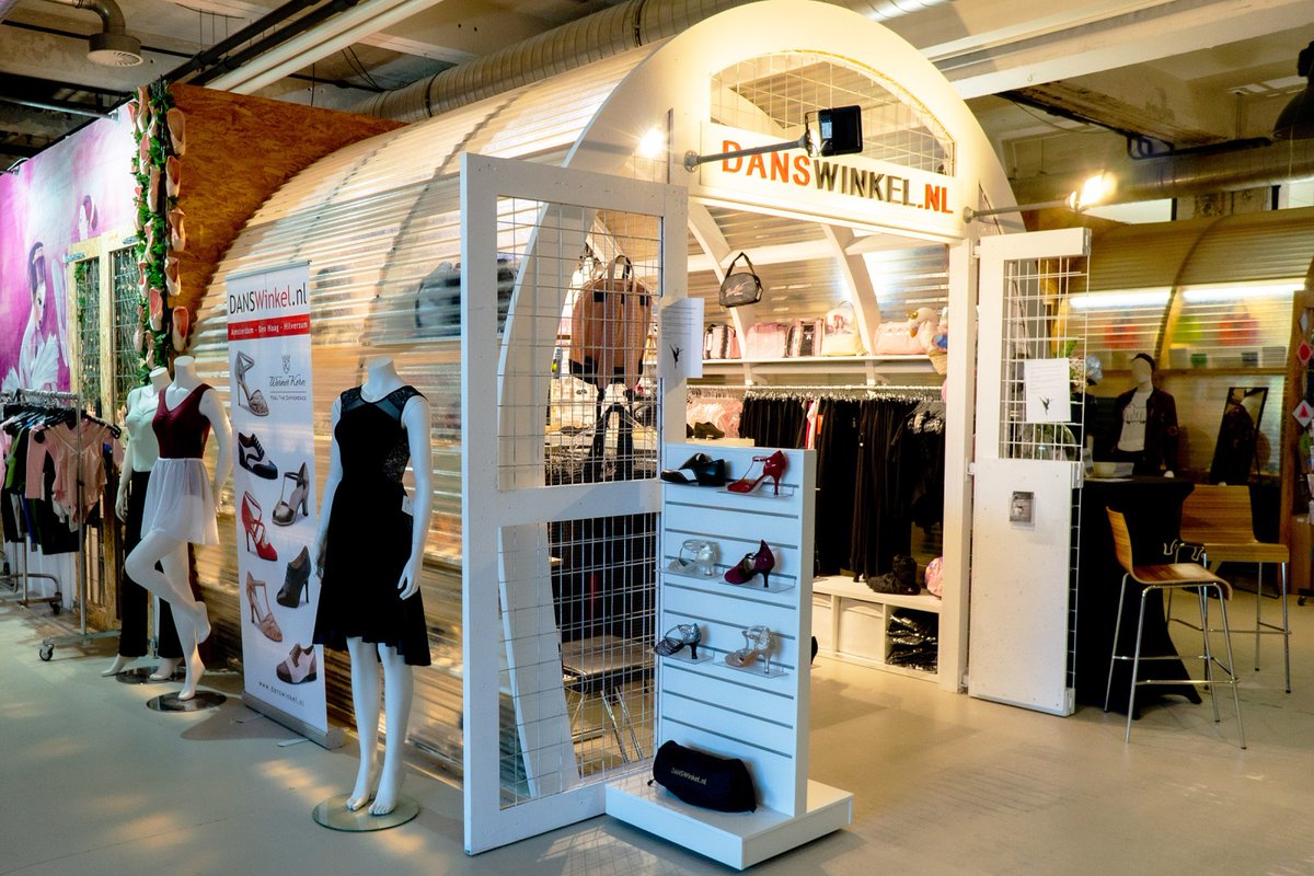 Danswinkel vindt zijn weg naar Eindhoven
Sinds een maand is Eindhoven een danswinkel rijker. Na filialen in Rotterdam, Amsterdam, Hilversum en Den Haag, heeft Danswinkel zich gevestigd in de Urbanshopper op Strijp-S. Iris Veldboer ...  lees hier meer buff.ly/3rPSU5T