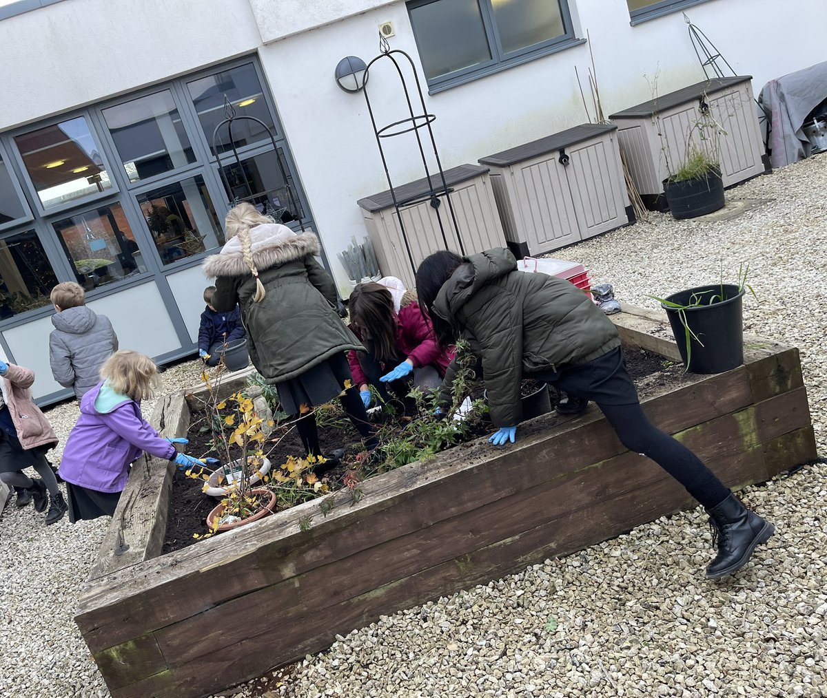 Preparing our outdoor area ready to plant - any ideas? @ChilternSch <a href="/ChilternOutdoor/">Outdoor Learning</a>