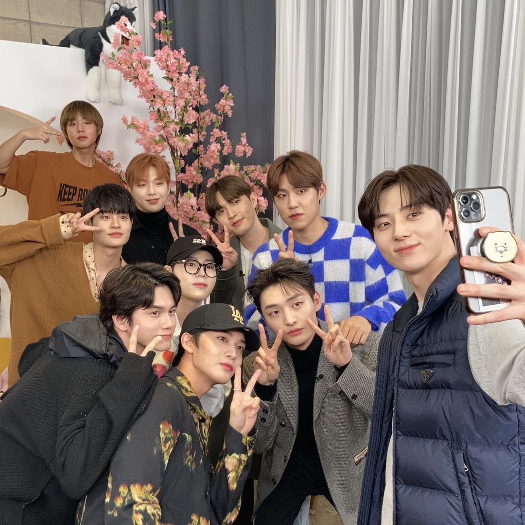 WannaOneUpdate's tweet photo. Please be safe and healthy, Wanna One. Let it all be negative 🙏 https://t.co/55bYsB538M