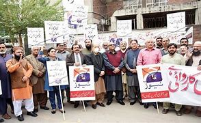 Huge #journalists  protest against #PMImranKhan  #Government in #Pakistan demanding press freedom.
#PakArmyAttacksMedia #AtrocitiesByPakArmy