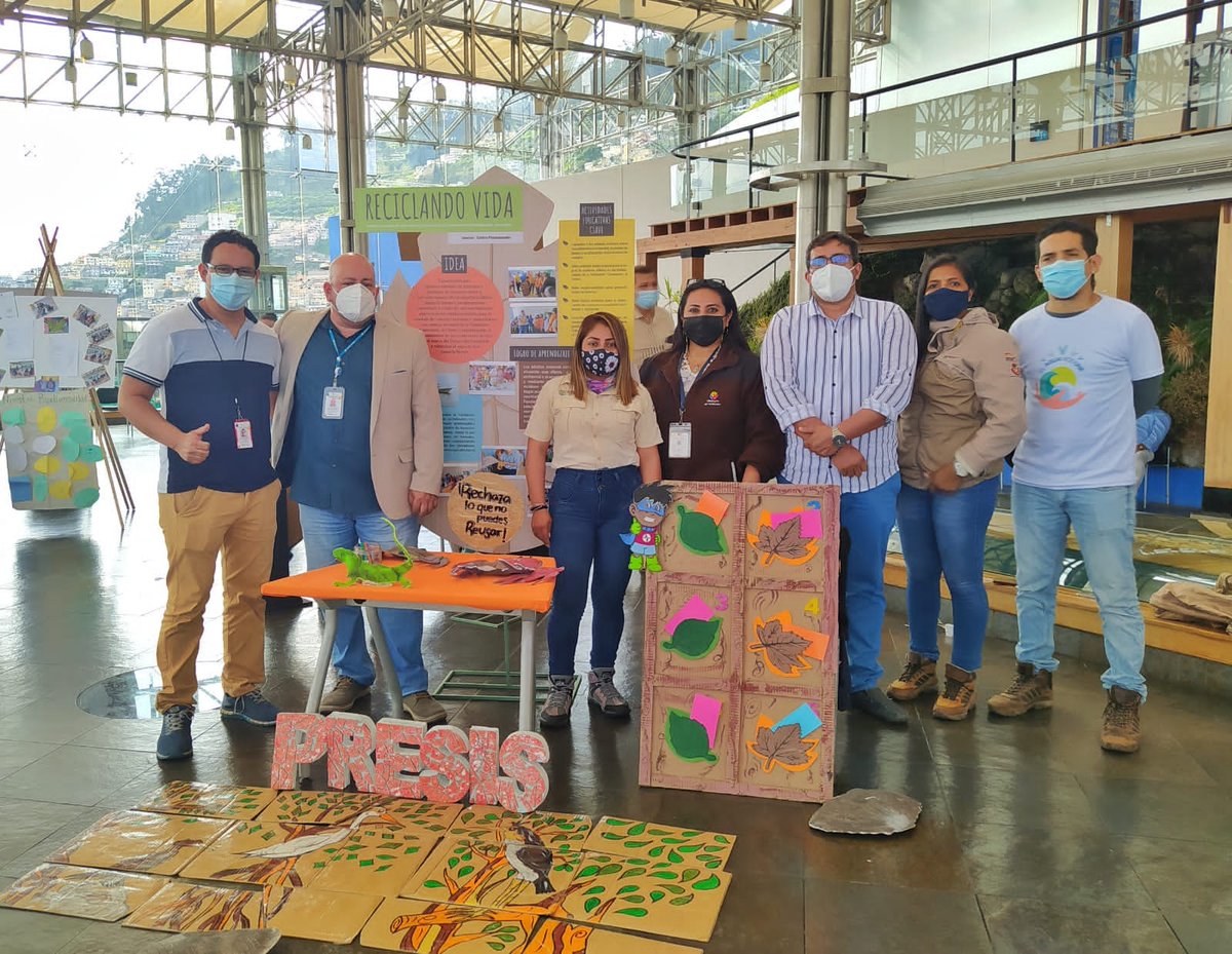 MAE_Zonal5's tweet photo. Dentro del Programa de Facilitadores de Procesos Educativos por la Sostenibilidad #NuestrosTécnicos #PRESIS, @MAAE_Guayas y #NuestrosGuardaparques #ANRIS, Parque #ElLago y la Dirección Técnica de Babahoyo participaron en la feria de proyectos a favor de comunidades sostenibles. https://t.co/v6IpBMNbXV