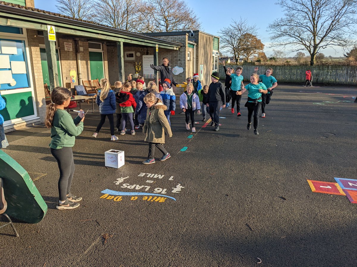 FirEndsSchool's tweet photo. @TheLakeland100 We're off! Three possible routes to keep things interesting and a target of 21 miles a day minimum! Which class will win? https://t.co/kLZJ9QRJkV