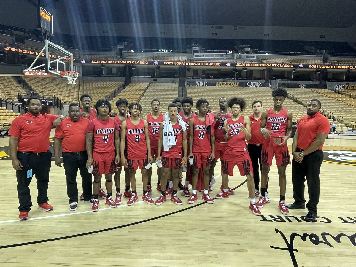 AthleticsLFLA's tweet photo. Congrats to the Hawks on defeating Cape Centra(Kansas City) 66-54 in the 4am game of the Norm Stewart Classic 2021💪🏾❤️Game MVP awarded to Sophomore La’Juan Johnson 12pts 11rbs @STLhssports @GSV_STL https://t.co/QR6XtwmVLx