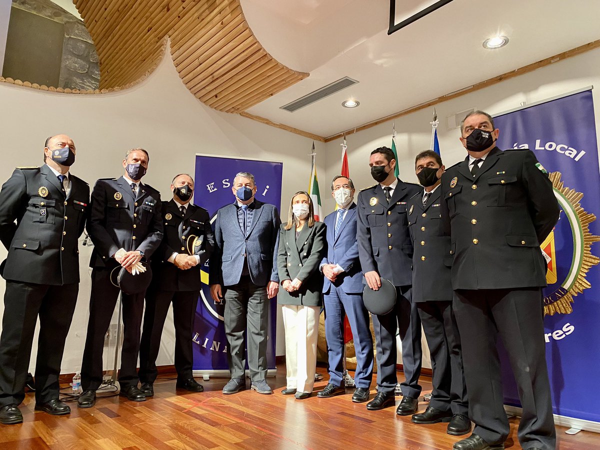 Mi más sincera enhorabuena a los 83 alumnos hoy culminan y constituyen la #PrimeraPromoción Curso de Capacitación para Oficiales de los Cuerpos de la #PolicíaLocal. 
<a href="/IespaJunta/">EMA IESPA</a> avanza en objetivo potenciar #formación humana y profesional, en favor seguridad #andaluces