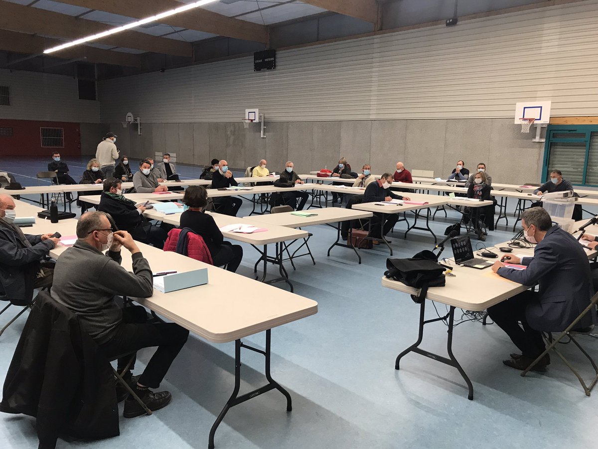 ardenthierache's tweet photo. Le dernier Conseil communautaire d’Ardennes Thierache pour l’année 2021 se déroule ce soir à Auvillers Les forges sous la présidence de @LeroyMiguel 
De nombreux points à l’ordre du jour… https://t.co/DR4Hc1AxWQ
