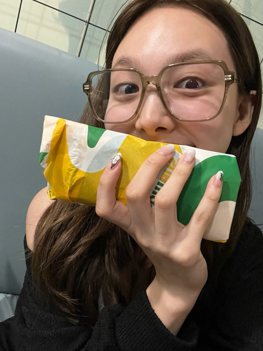 sentimends's tweet photo. Happy dinner, everyone 💙 https://t.co/J6LRTFn7HU