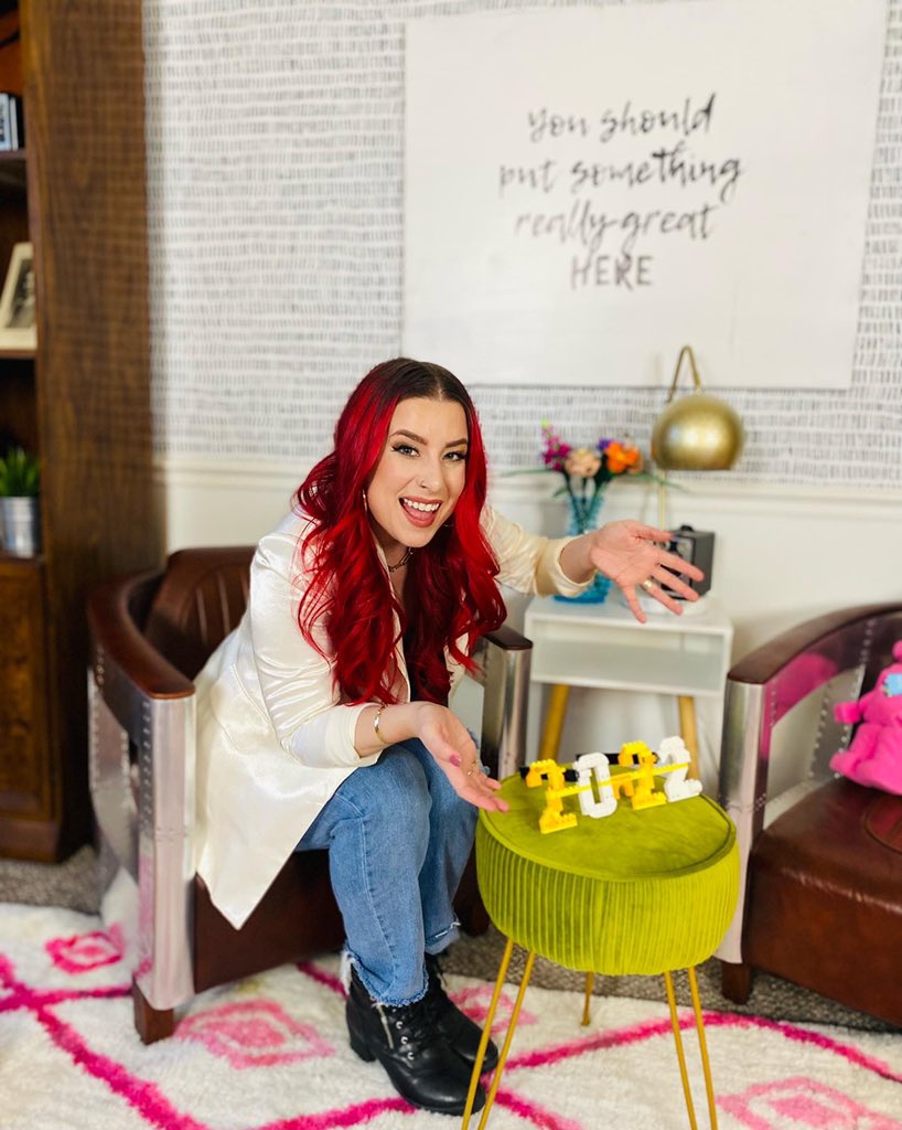 nataliecleve's tweet photo. #sponsored #LEGOpartner | Want some silly NYE glasses?? Why not make them out of @LEGO?! It could be a fun activity to do together at a party or while you’re cozied up on the couch! https://t.co/hj6YRqUkAQ