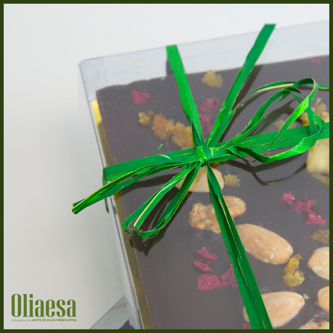 oliaesa's tweet photo. ¡En #Oliaesa tenemos #chocolate para todos los gustos!👏
⚡️Con frutos secos
⚡️Con fruta y frutos secos
⚡️Con menta
⚡️Con frambuesa
⚡️Sin azúcar
https://t.co/GlU01yzAUj

#ArtesanosDelAOVE #ElFavoritoDeTuMesa #AOVE #OliaesaEsCalidad #Jaén #Gastro #Gourmet #IdeasDeRegalos https://t.co/kTtxUszyg3