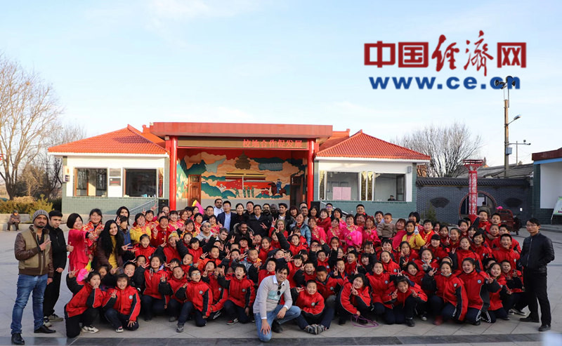 shahsabg's tweet photo. 🇨🇳gov is indeed amazing (in poverty reduction),Pakistani student when visiting a once poor village #Heyang ,Shaanxi,China.20 international students from #NWAFU & Shaanxi University of Chinese Medicine #visit to the once poverty-stricken county, some volunteer English teacher #CEN https://t.co/ggEOGqvvQf