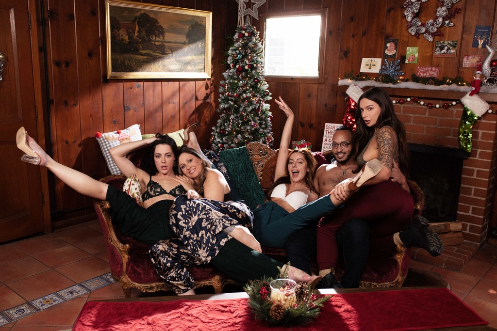 lust_cinema's tweet photo. Some behind the scenes photos from Lust Cinema's upcoming film 🎄 

'Home for the Holidays' directed by @caseycalvertxxx featuring @DillonDiaz11, @vannabardot, @whitneywrightx, @therealJuliaAnn, @MagdaleneXXX, #AprilOlsen

#lustcinema #homefortheholidays https://t.co/zjlMPz0CWh