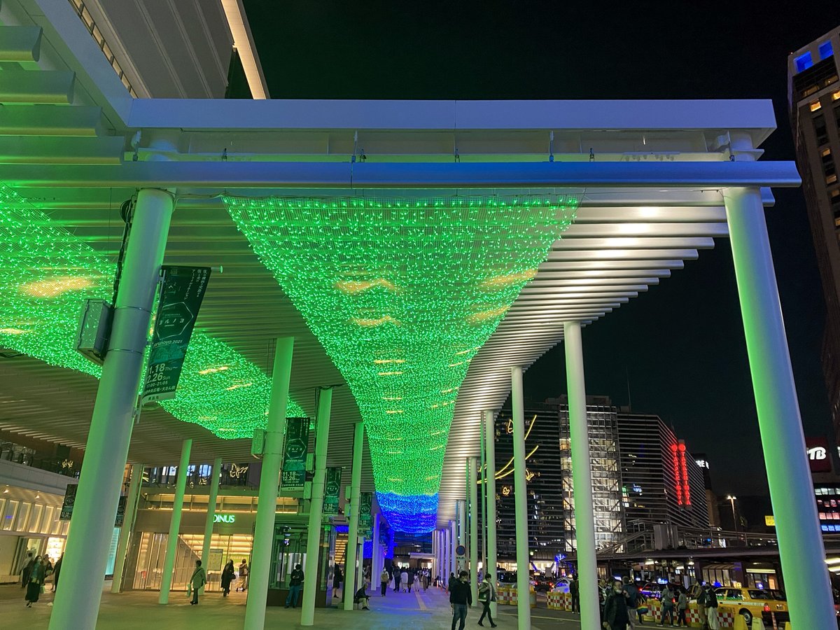 yokohama_kurasu's tweet image. 横浜駅西口周辺が美しいイルミネーションで彩られる季節がやってきました💖 

今年のヨコハマイルミネーションは「AURORA MAGIC」と題して、横浜の空にまるでオーロラが出現したような幻想的な世界を表現しています❄️ 

#横浜西口イルミネーション #AURORAMAGIC #イルミネーション #横浜で暮らす
