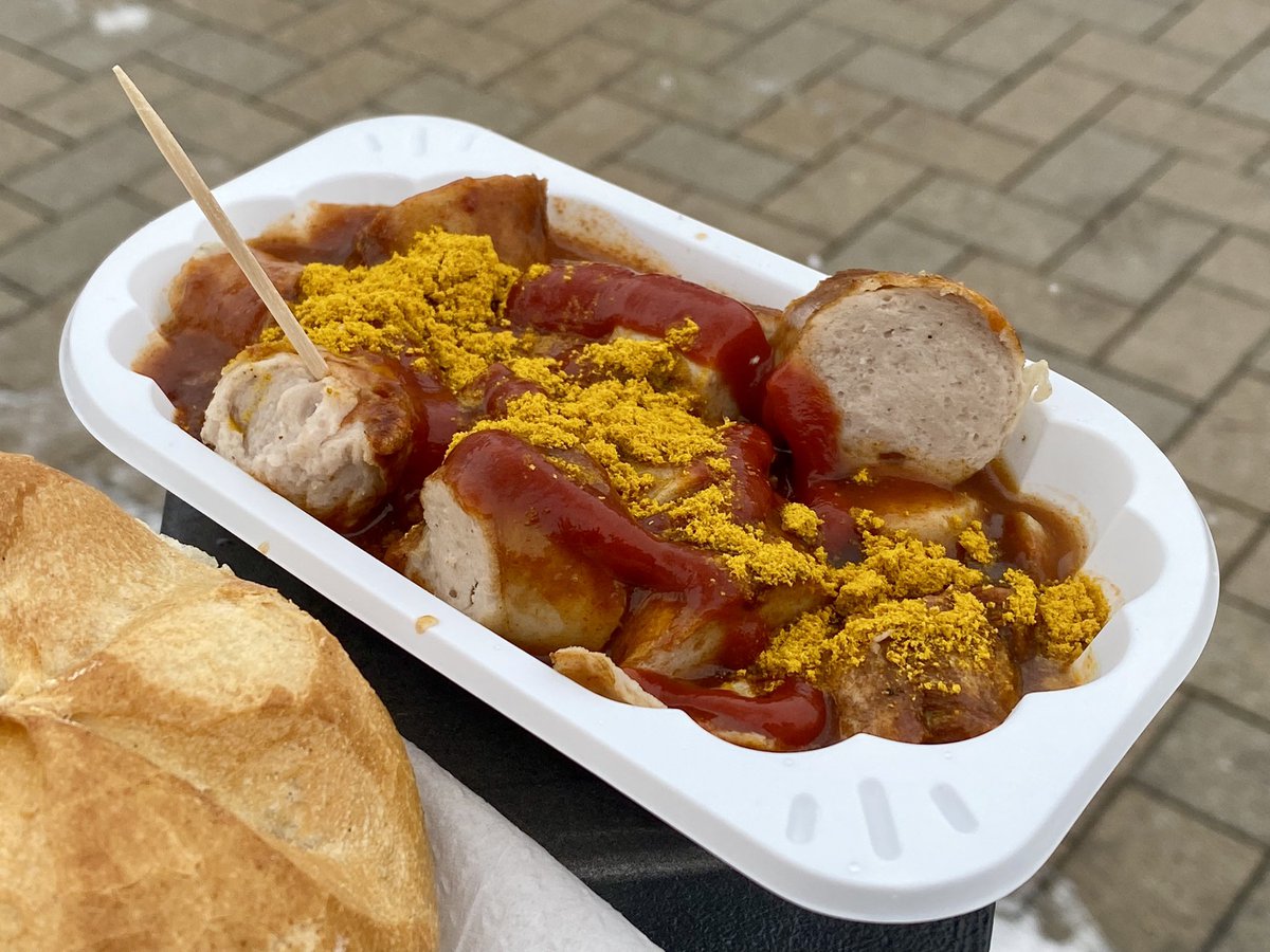 hoomygumb's tweet image. Currywurst-Schleck 😋