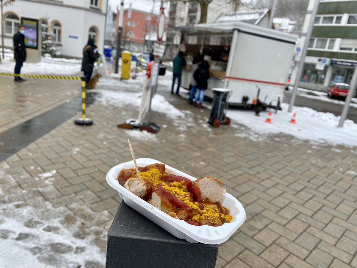 hoomygumb's tweet image. Currywurst-Schleck 😋