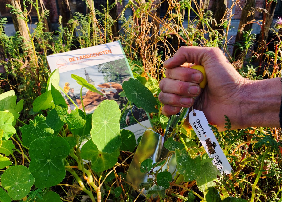 VLMtweet's tweet photo. Bodemschep 3 gaat naar de @DeLandgenoten voor hun inzet voor een gezonde bodem. Ze zorgen voor zekere toegang tot grond voor biologische boeren. 👏
Proficiat!
De Bodemschep is een initiatief vh programma Grond+Zaken
https://t.co/m5geAZJxeE
#bodemschep https://t.co/xDxJE3NjbV