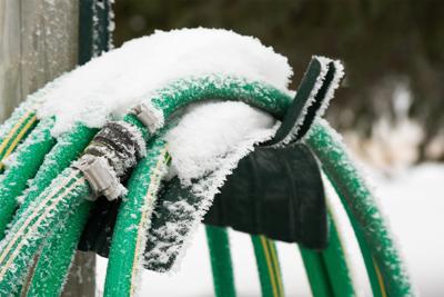 HelenAvraamNeo's tweet photo. When the last of summer's heat is a faint memory, and you're pulling out your hoodies more than your shorts, it's time to tackle a few simple chores that'll make winter more pleasant and prevent some nasty surprises next spring. Thi https://t.co/qZiD6WTq3x https://t.co/9ZFZy4HOWM