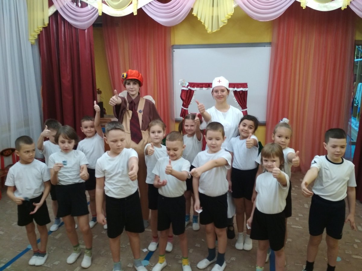 Korablik29's tweet photo. За время практики будущие педагоги Чапаевского губернского ко��леджа показали свои умения и навыки в проведении физкультурно-оздоровител��ных мероприятиях. Студенты попробовали себя в роли Айболита и Карлсона, Волка и ведущих. Будущие педагоги создали весёлую атмосферу праздника. https://t.co/wzTwGKusPF