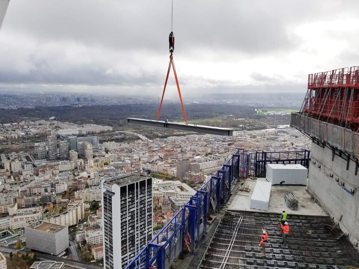 a_hexagone's tweet photo. Notre grue à tour Liebherr 280 HC-L 12/24 en action à la tour de La Défense. #montagegrue #liebherr #grue #construction #grueliebherr #grueliebherrech #chantier #grueatour #grueàtour #gruedechantier #france #travaux #equipment #litronic #liebherrcranes #liebherrpower https://t.co/x0uhvcDRMG