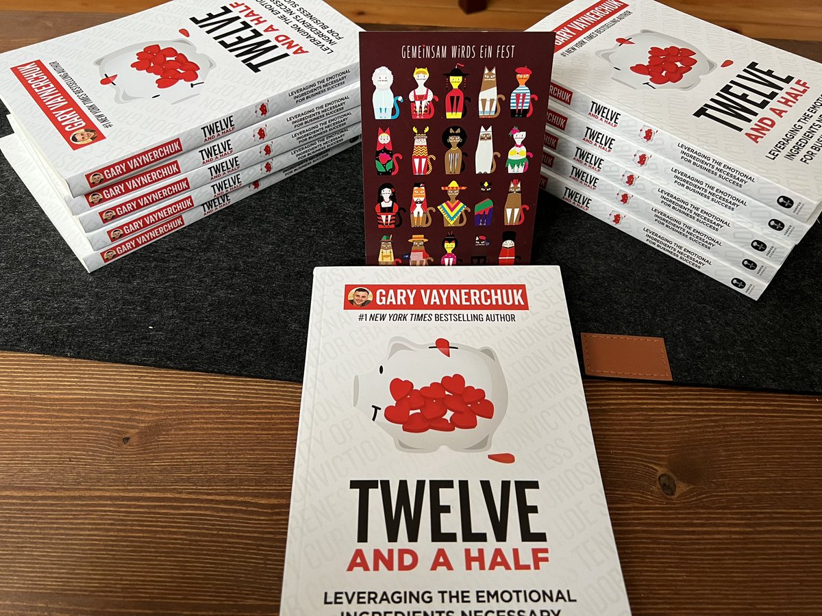 tpadvisor's tweet photo. Christmas presents came in early 🔥😍 danke an @Veeclub_Germany @danielfeilegroh 

Can’t wait to read @garyvee new book 🤓🤓 https://t.co/mp7SXh5BUV