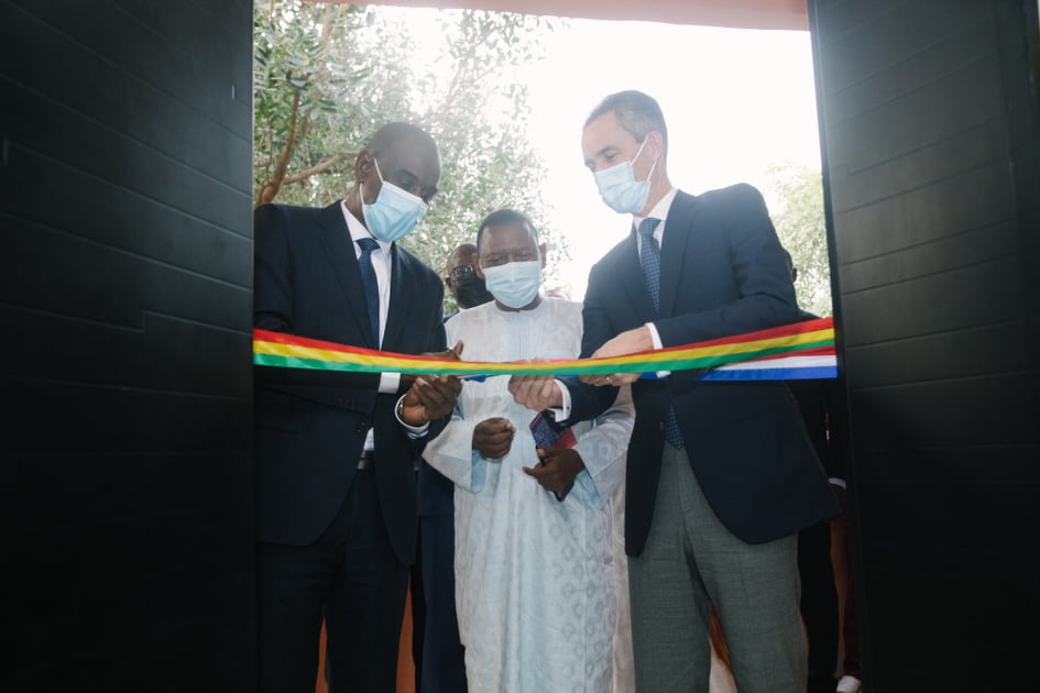 FranceoSenegal's tweet photo. Lancement du projet #NUMEDUC & inauguration du FabLab de l'école franco-sénégalaise de Dial Diop par le Ministre de l'éducation Nationale et l'Ambassadeur de @FranceoSenegal.
Le 🇸🇳 & la 🇫🇷 avancent ensemble pour l'innovation au service de l'éducation.
#innovation #education https://t.co/h2YNbzsdSe