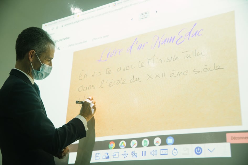 FranceoSenegal's tweet photo. Lancement du projet #NUMEDUC & inauguration du FabLab de l'école franco-sénégalaise de Dial Diop par le Ministre de l'éducation Nationale et l'Ambassadeur de @FranceoSenegal.
Le 🇸🇳 & la 🇫🇷 avancent ensemble pour l'innovation au service de l'éducation.
#innovation #education https://t.co/h2YNbzsdSe