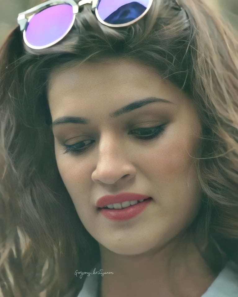 Gorgeouskriti's tweet photo. How pretty 🌸🌸💙
@kritisanon
#kritisanon #Gorgeous_kritisanon #behindthescenes #Mstaken https://t.co/Q2LO1Vm2cM