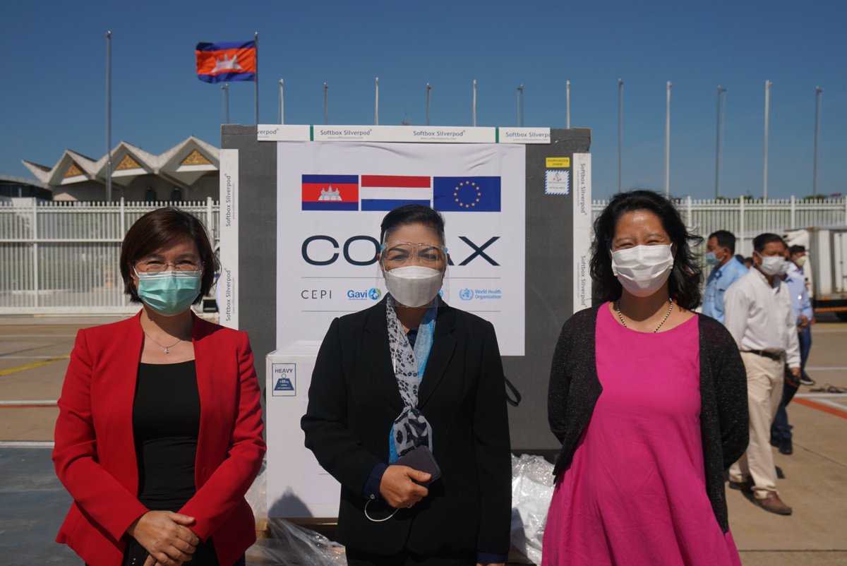 Congratulations to #Cambodia and many thanks to the Netherlands/#COVAX -- 290,400 donated #COVID19 vaccine doses arrived today. As the world prepares to face #Omicron, it is more important than ever to get fully vaccinated to protect yourself and others. #HealthForAll #NewNormal