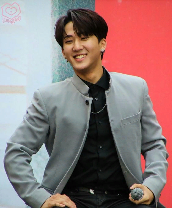 MangaMa17's tweet photo. #MAMAVOTE #straykids 
я не  плачу,это просто идеальный мужчина в глаза попал https://t.co/Y8n94XTvo4