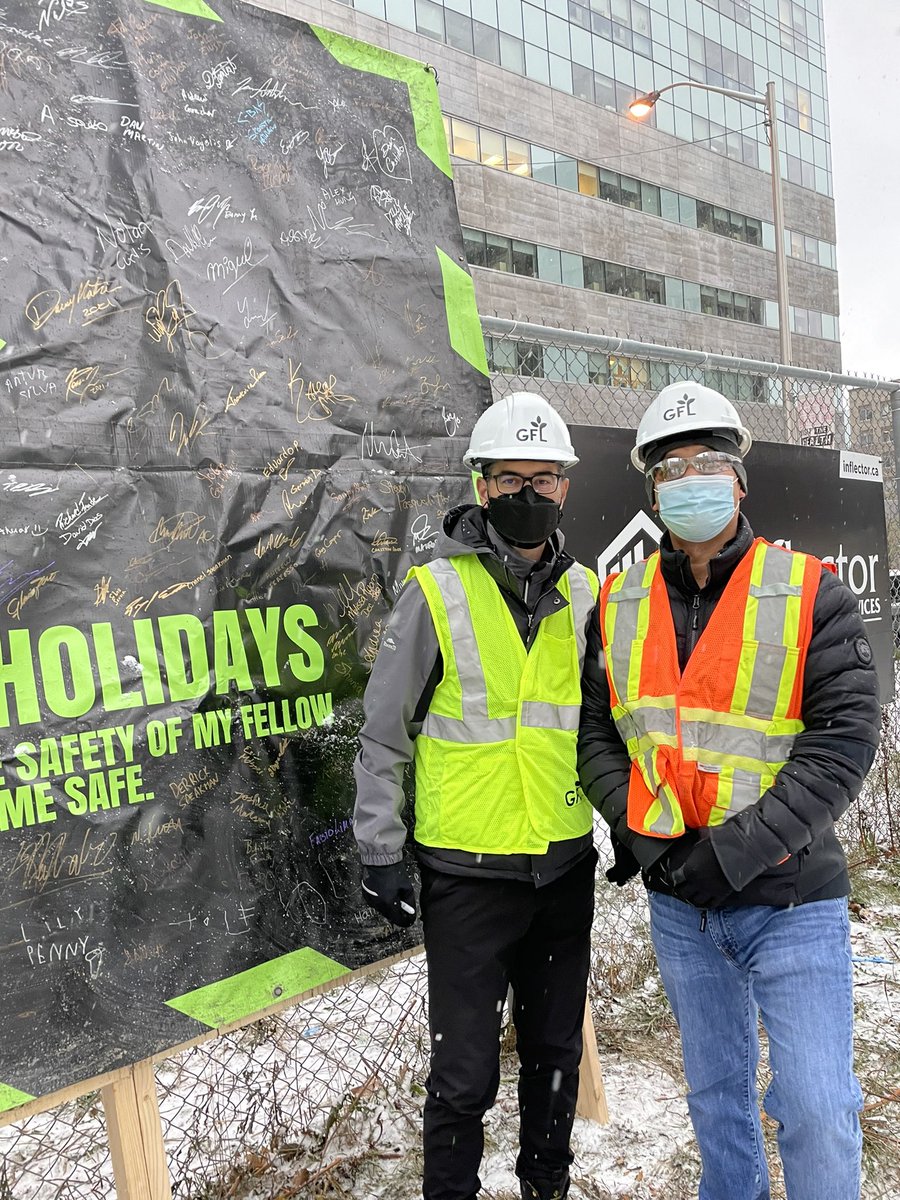 ExecutiveHse's tweet photo. The @GFLenv Home safe for the holidays continues as hundreds sign the pledge and re commit to their safety and the safety of others to get everyone home safe for the holidays 👊🏻 #gflhomesafe #safeforlife #gflhomesafefortheholidays https://t.co/Nv0WWsg9It