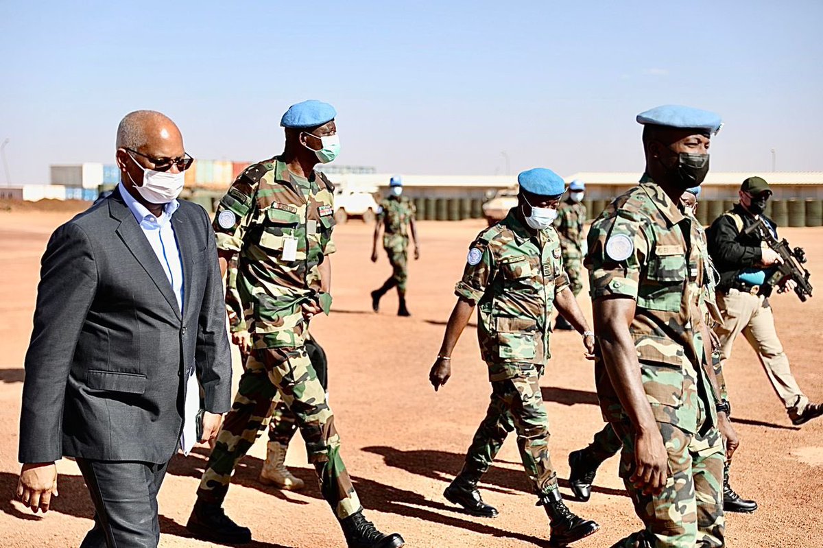 elghassimw's tweet photo. Moment de grande émotion à #Douentza où je suis venu ce matin pour marquer ma solidarité avec nos #Casquesbleus du #Togo après l’attaque du 8 novembre. Malgré la douleur, la détermination à poursuivre leur mission au service de la #paix au #Mali reste forte. @PresidenceTg https://t.co/UXq4oZfgyu