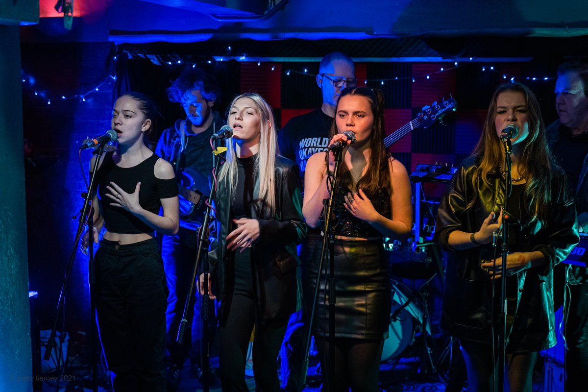 Come and watch us perform live at the @bnchristmasfest tomorrow, Saturday 11th December. We will be on the main stage, Community Square at 1:30pm. Spread the word! 💃🏼 🎤 💃🏼 🎤 💃🏼 🎤 💃🏼 🎤 

#brightonchristmasfestival #mainstage #livemusic #liveset #neosoul #guitar #bass #keyboard