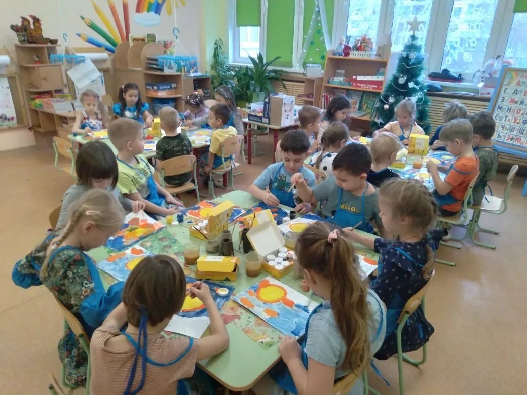 Заканчивая проект "Зимующие птицы", ребята группы "Затейники" вспомнили все известные и интересные факты о красавце - снегире.
Художественно-эстетическое развитие (рисование с элементами аппликации)