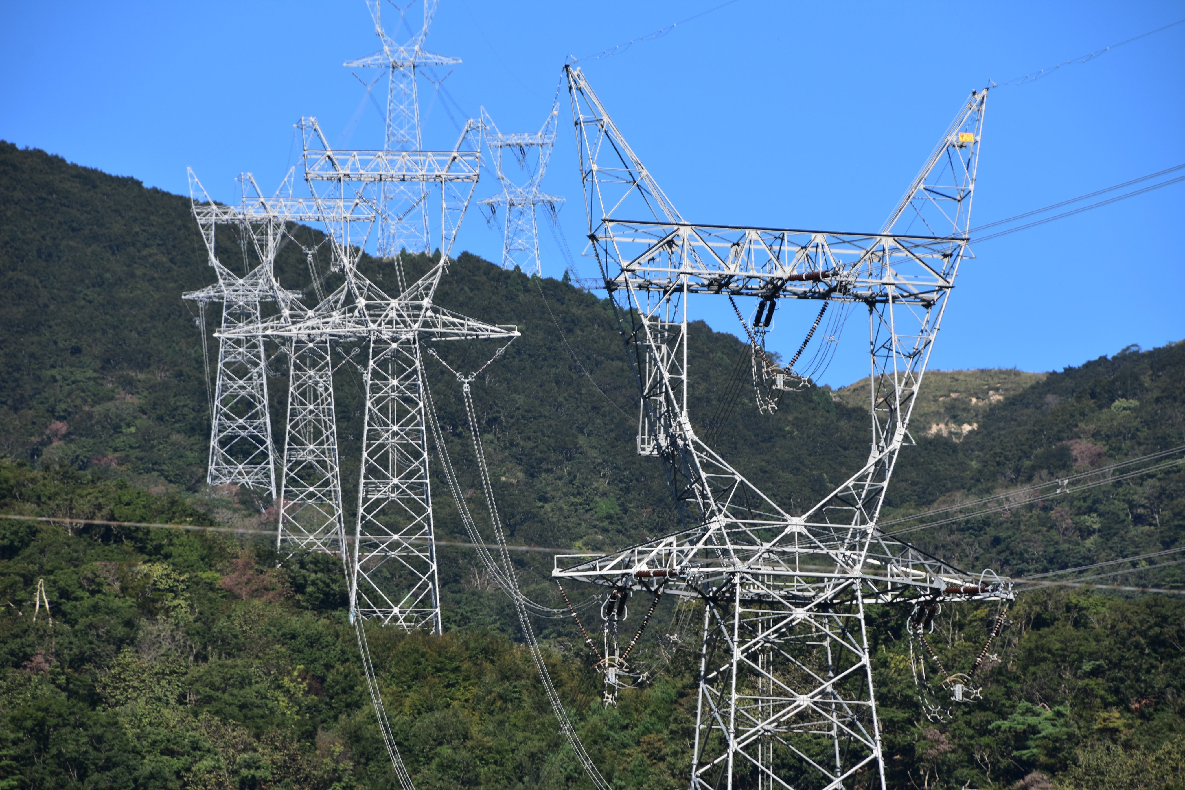 匿名配送　戦線復帰　50枚 Amazon.co.jp: 4K UHD 800万画素 3カメラ ドライブレコーダー