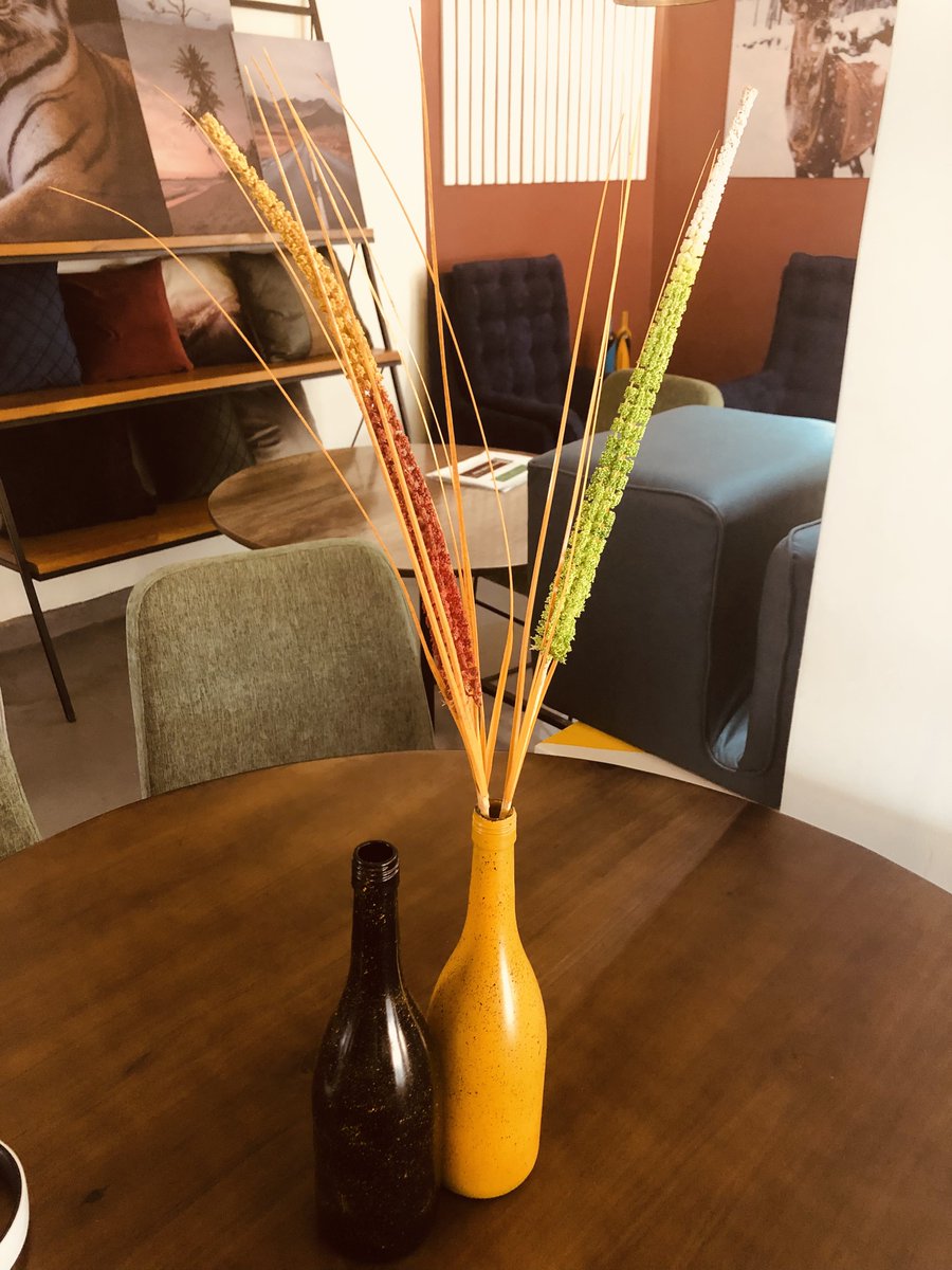 spacedesign_grp's tweet photo. Living room Accessories available from our Kabuga showroom #Urusaro #rwot #madeinrwanda #livingroom #decoration @AkarwaDecor https://t.co/gay2uOgFiN