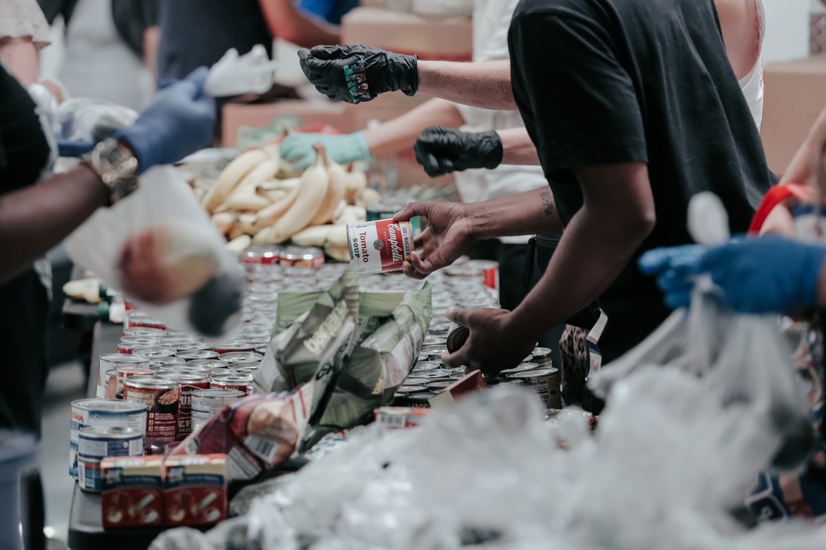 SPSPnews's tweet photo. Does giving behavior in economic games reflect true prosocial preferences or is it due to confusion? Learn more in a new study from Social Psychological and Personality Science: https://t.co/epeiFUI7RI https://t.co/zjpT4iijf2