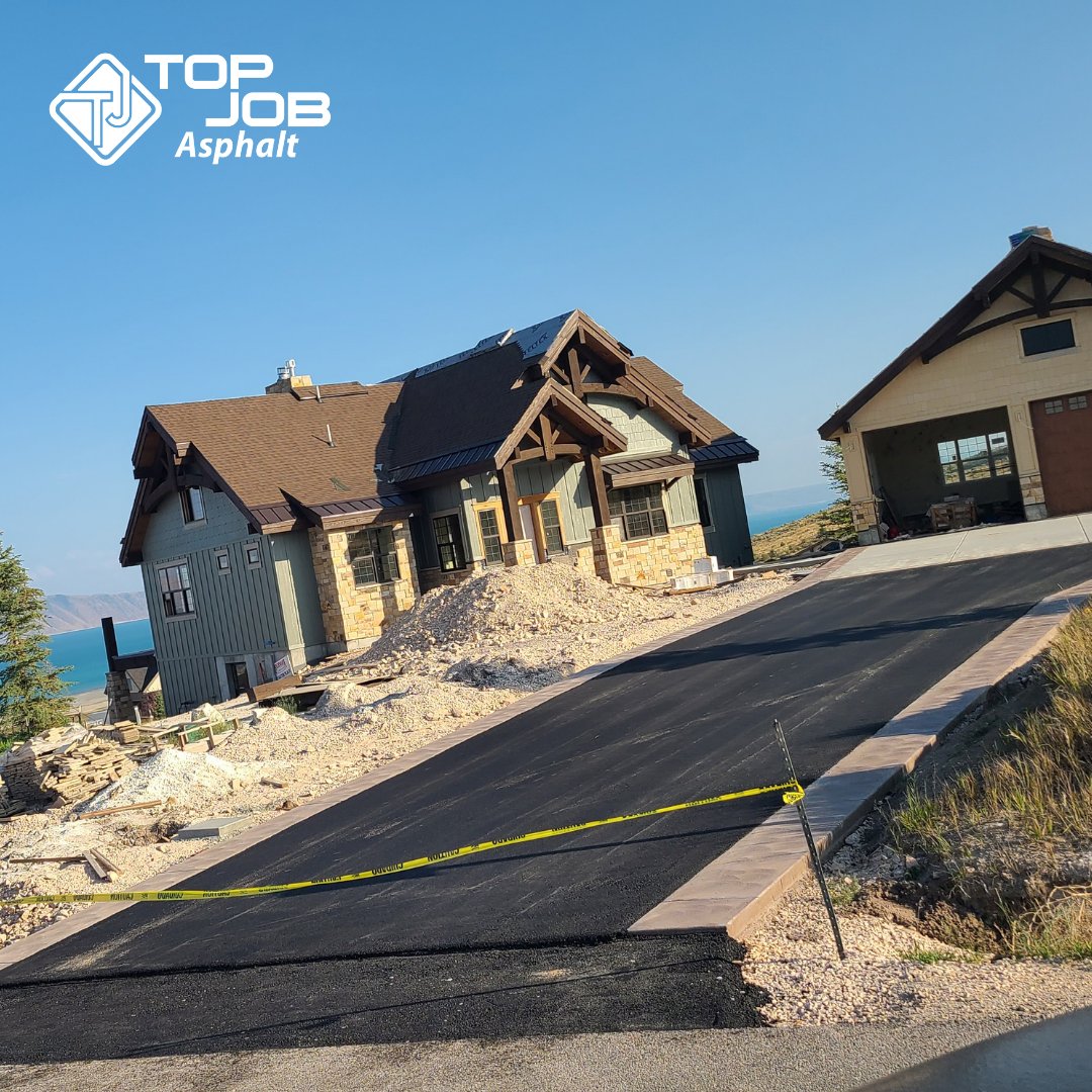 TopJobAsphalt's tweet photo. Step 3: Finish smoothing out asphalt and mark off the driveway so that it can be set. Need a free estimate give us a call today.
.
.
#homerenovations #asphaltmaintenance #asphalt #asphaltcontractor #homeimprovements #utahcontractor #construction #maintenance #hoa #logan https://t.co/jEeI2uSfiP