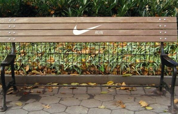 merakethink's tweet photo. El banco de Nike... 
Motivaba a las personas a correr y a no quedarse sentadas.

Ingenioso ¿no crees? 

 #Merakethink  #Nike https://t.co/dq1ZbByQla