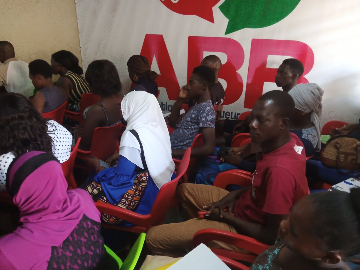 BadjoBass's tweet photo. #OnSeParle N°3 en cours au siège de ABB dans le cadre du Projet de Promotion de l'engagement politique des jeunes filles par les TICs. 03 femmes engagées en politique partagent leur expérience:
• Liliane Bado (MPP)
• Sibila Ouedraogo (Mouvement SENS)
• Fatouma Coulibaly (MCR) https://t.co/AqymPR7fve