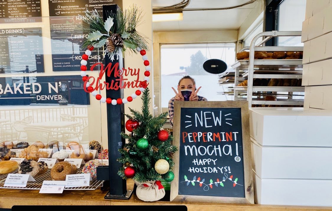 bakedndenver's tweet photo. It’s beginning to look a lot like Christmas 🎄❄️🍩 https://t.co/QFnoo4pEmC