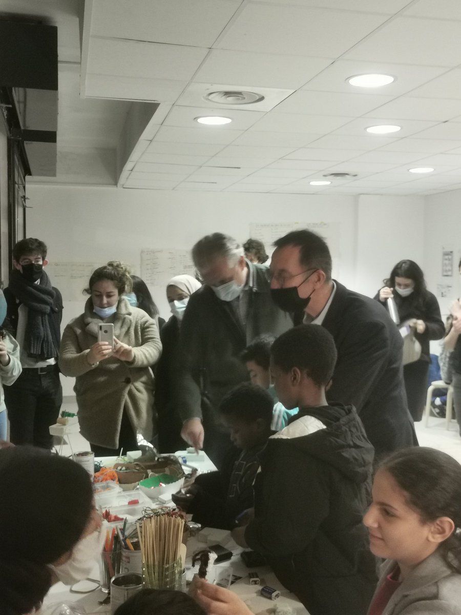 FrancoisDagnaud's tweet photo. Au 7 avenue de la Porte Brunet et jusqu'à janvier, retrouvez #RayonScience !
Un bel espace d'exploration scientifique pour petits et grands, ouvert à tous et gratuitement !
Tous s'y retrouvent pour manipuler et découvrir.
En bonus : une imprimante 3D et une machine à flocage ! https://t.co/npAljtg1nq