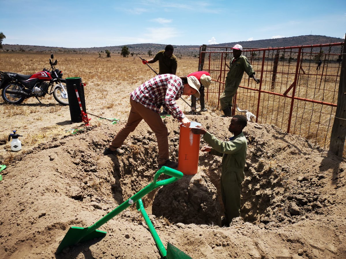 PetriPellikka's tweet photo. Glorius photos to cheer u up for the weekend. #TaitaResearchStation @helsinkiuni staff with @ILRI setting up #lysimeter in Kapiti & Choke to measure #evapotranspiration. @kgmuhia @LutzMerbold @sonja_leitner #MattiRäsänen @INAR_fin @GeoHelsinkiUni #ESSA @EU_Partnerships https://t.co/orElBYTPPz