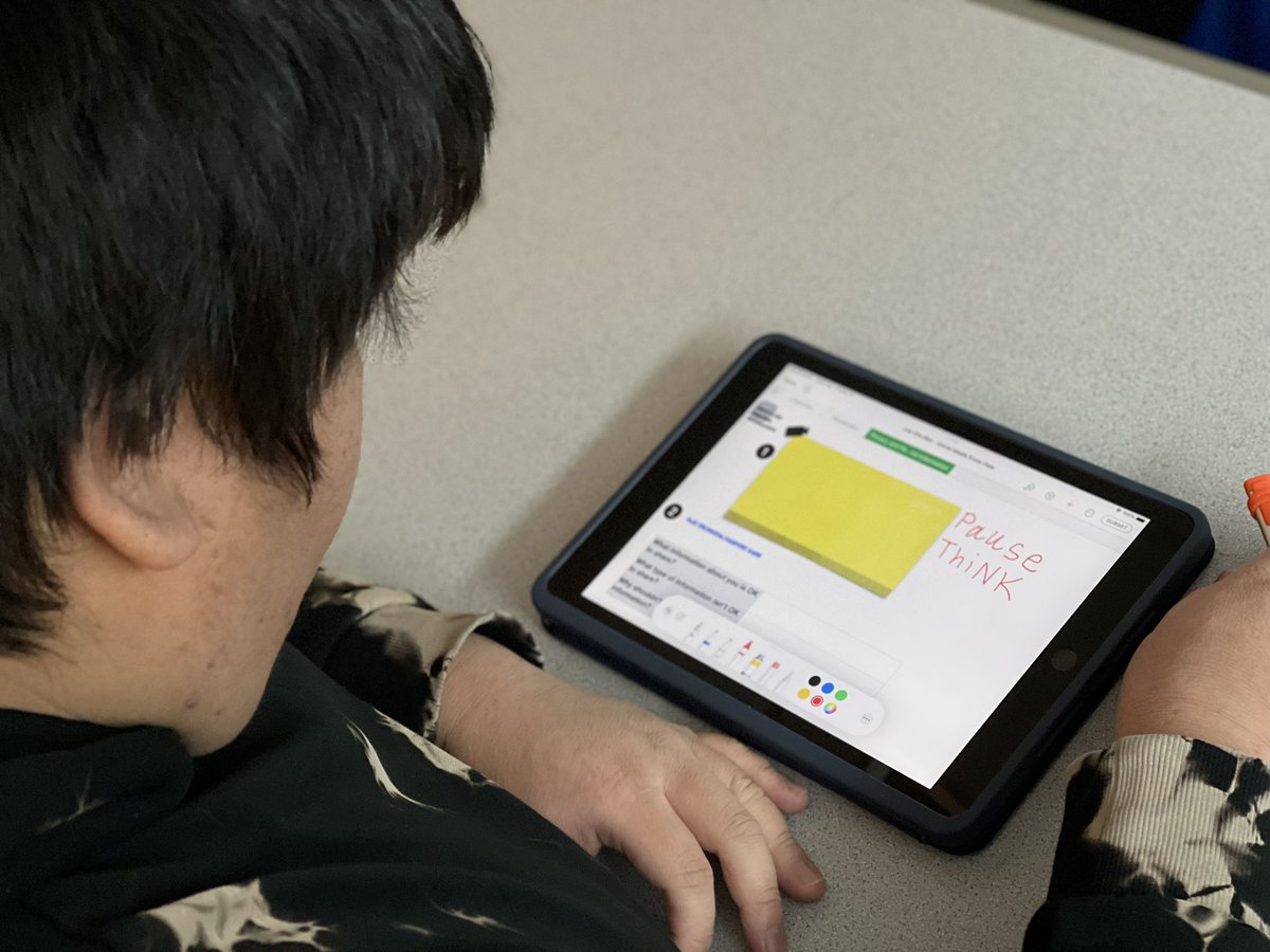 appyteacher's tweet photo. Thankful for @CommonSense Media’s Social Media learning resources.  Reworked lessons in #Numbers to share with #WSDProjectLife Interns.  Using voice and choice, interns chose to show their learning through recording audio, drawing and or typing.  #AppleEduChat https://t.co/hkV1hSScui