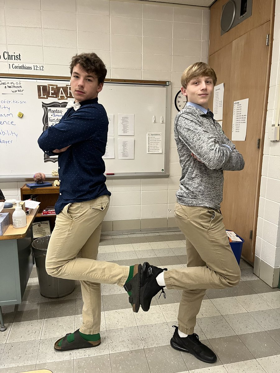 TheFishTank5's tweet photo. GAMEDAY!! The gaels will take on Hampton Dumont. JV is at 4:30, Varsity girls at 6:15, Varsity boys will follow! The theme is FRAT👔🧢!! GO GAELS AND BE LOUD‼️‼️ https://t.co/jgto7BobKJ