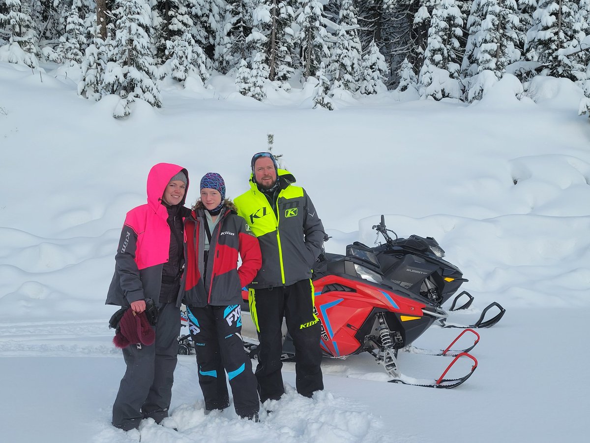December 10th 2021!
Discover Your Northwest Lolo Pass Visitors Center is back online!
We have 17 inches of snow at the VC today. No grooming yet. 
Hard pack with some nice powder on top.
Winter recreation passes are required.  Dogs are no longer allowed east of the VC