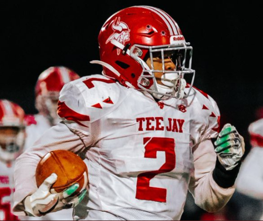 BigRiverRivalry's tweet photo. Congratulations and welcome to the #BigRiverRivalry family @a2ezy21 of @TeeJayFootball! #NORTH #BRR2021 https://t.co/RhTJ9MXoBl