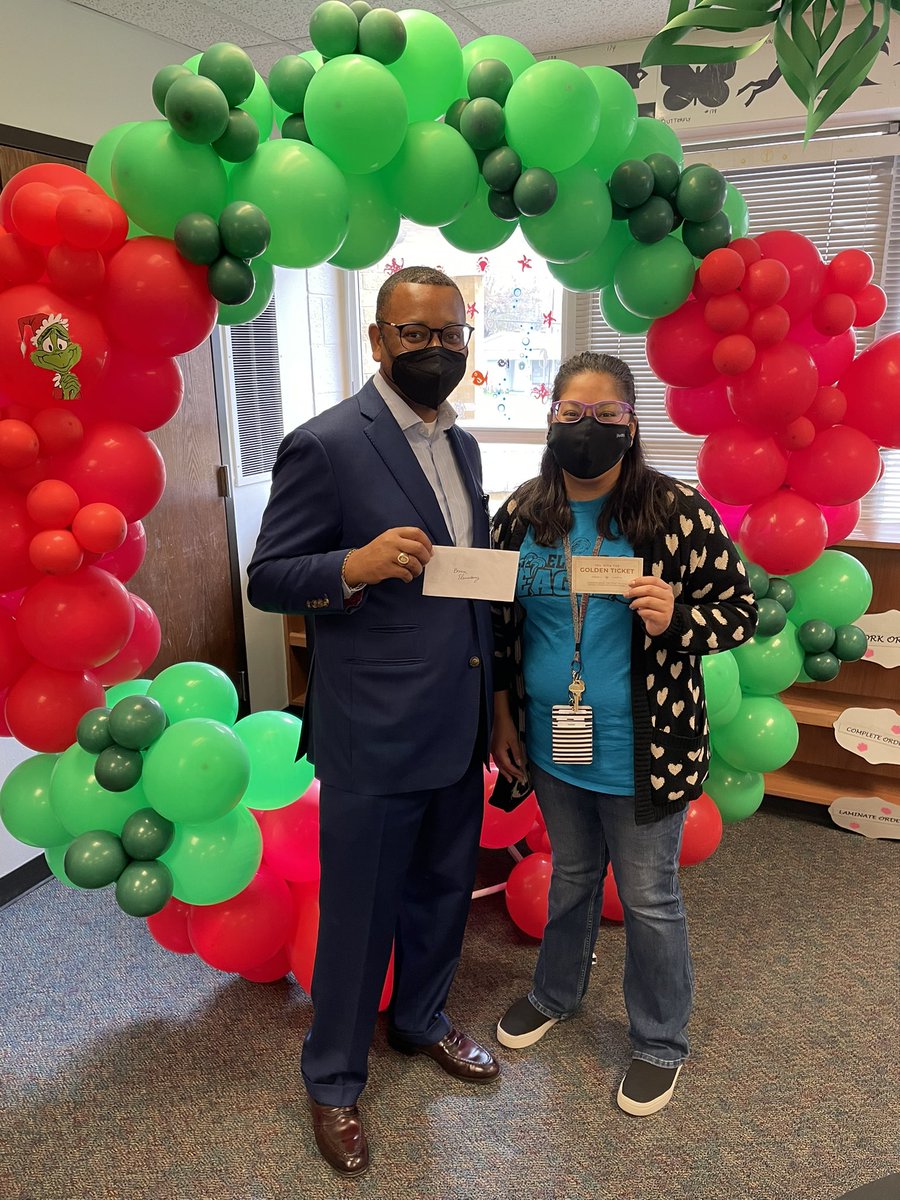 Andre_L_Smith's tweet photo. @BrownElementary @IrvingISD CONGRATULATIONS DIANA CRUZ Holiday Lunch Golden Ticket Winner provided by Superintendent Hernandez @IISDMagdaHdz https://t.co/Y7bejXj7Kc