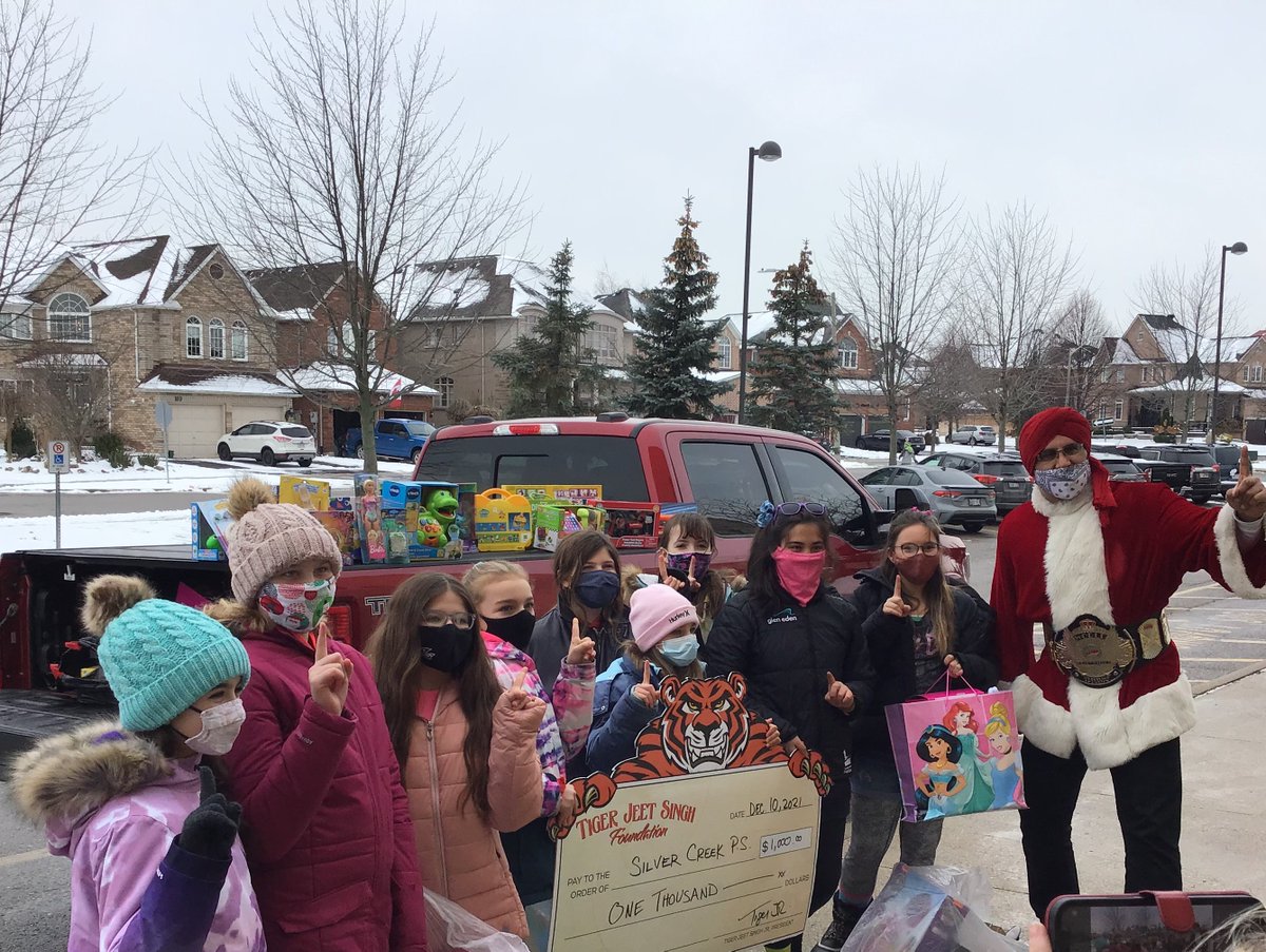 SCreekStorm's tweet photo. Many thanks to the @TigerSingh_Fdn &amp; Tiger himself for the amazing donation to our school! The Girl's Leadership Club will use this money on future iniatives. #ThankYou #MySilverCreek https://t.co/niybkNZqTq