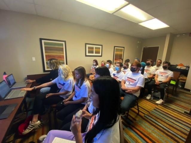 AZ4Democracy's tweet photo. Yesterday, 20 brave young people hunger striking to save our democracy &amp; pass the #FreedomToVoteAct met with @SenatorSinema. Today, we take our #HungerStrikeForDemocracy to DC. @POTUS, please prioritize passage of this bill NOW. Our futures are on the line! #ProtectDemocracyPOTUS https://t.co/Vl91bqqKLR