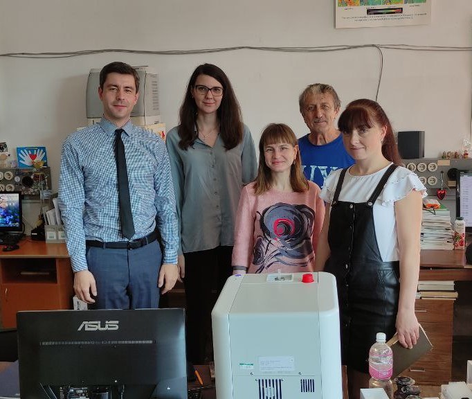 FlowCam is used to study aquatic microorganisms all over the world! Pictured here is one of our newest user groups, the Pacific Oceanological Institute (POI) in Vladivostock, Russia.