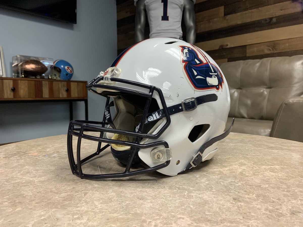 HOLIDAY HELMET GIVEAWAY! 

Looking for a 🎁 this holiday season? Well here’s your chance! Share this post by Monday, December 13th at 12:00 p.m. and make you’re following us for a chance to win an official SC football helmet! Three winners will be selected!

#SwordsUp #DontFlinch