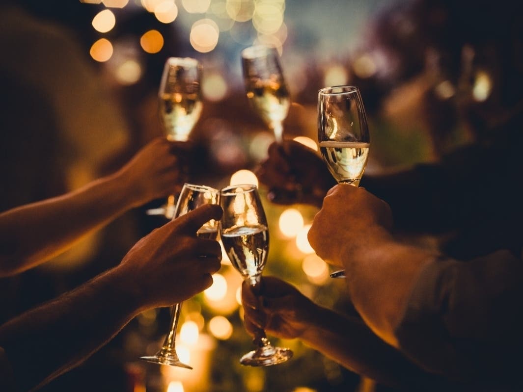 Bellevue Square is scheduled to host a variety of events over New Year's Eve, giving Eastsiders an easy way to hit up several festivities all in one place. bit.ly/3pOOWI3 
#NewYearsEvePlans #HolidayEvents #ThingsToDo #Bellevue #HolidaySpirit